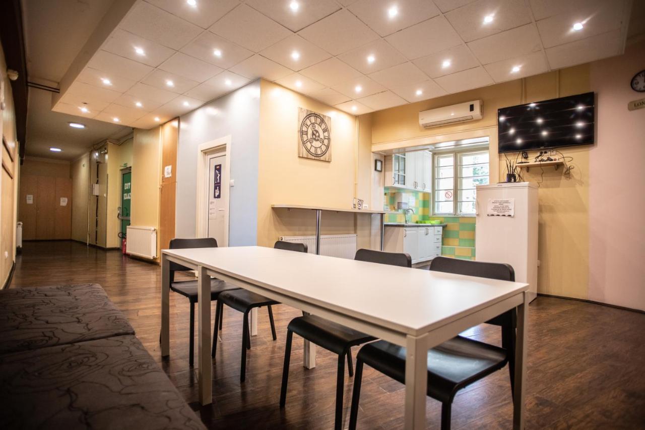 All In Hostel 贝尔格莱德 外观 照片